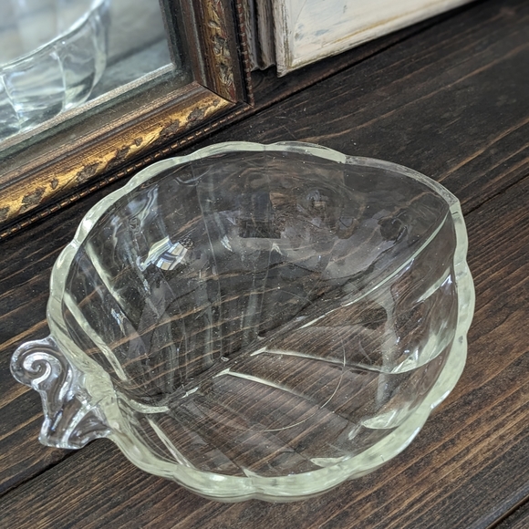 Leaf Shaped Glass Catch All Dish - Picture 3 of 4